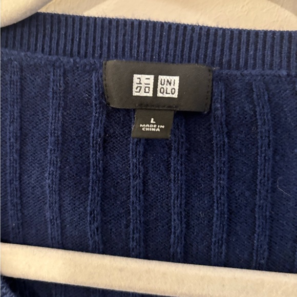 Uniqlo V Neck Navy Blue Cotton And Cashmere Sweater Size Med - Picture 4 of 8